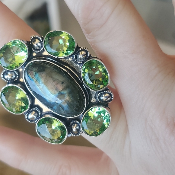 New Huge Labradorite and Tsavorite 925 Silver Statement Ring. - Picture 12 of 16